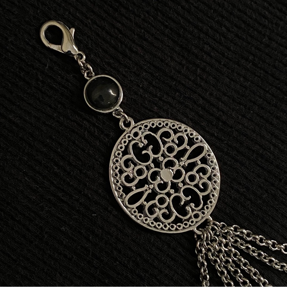 Lia Sophia Silvertone Keychain Clip-On Hang Tag Accessory Chain Tassel - Picture 2 of 4